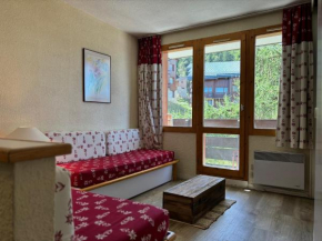 Appartement 2 pièces proche pistes et commerces, balcon, parking - FR-1-329-97